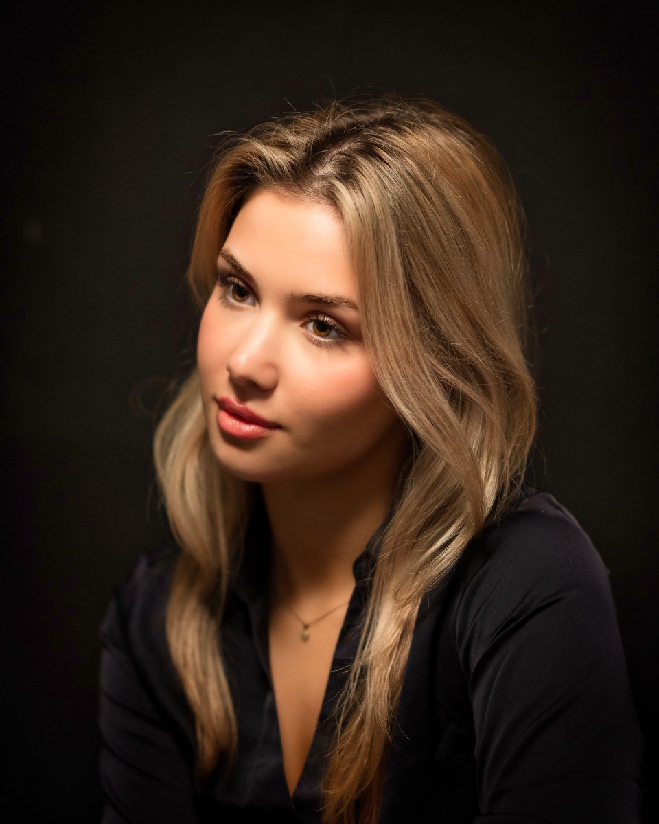 Modellfoto i studio – eksempel fra portrettfotokurs hos Apex Bergen.