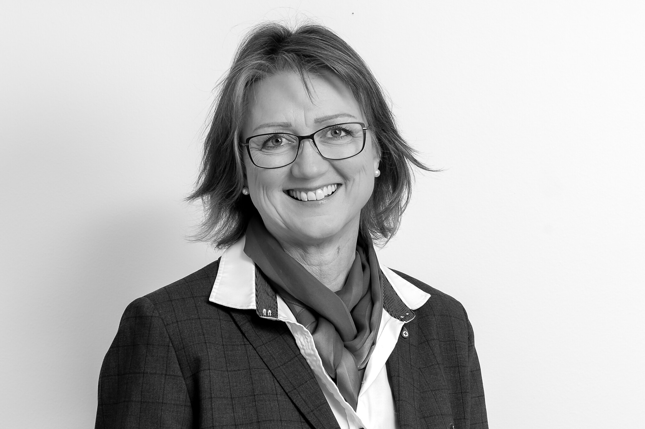 Profesjonelt firmaportrett i studio – bedriftsfoto for nettside og markedsføring, tatt av Apex Bergen.