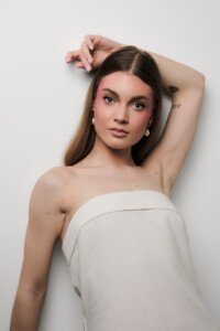 Vanessa Fazaldin Bruvik Vanessa Bruvik modell Bergen fotomodell Bergen kvinnelig modell Bergen kommersiell modell Bergen reklamemodell Bergen fashion modell Bergen beauty modell Bergen modellbyrå Bergen Apex Bergen Apex modeller modell til kampanje Bergen modell til fotoshoot Bergen modell til reklame Bergen modell til branding modell til innholdsproduksjon modell til sosiale medier modell til videoopptak modell til content creation book modell Bergen